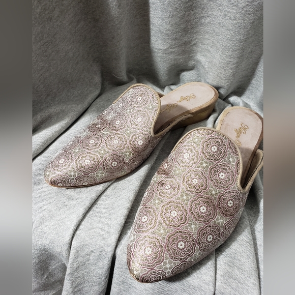 kevyn wynn Shoes - Kevyn Wynn Rose Gold luxury cocktail Slippers size 38  ( 7 1/2 )